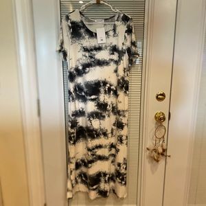 NWT FIRST LOVE BY LOVELYN BOUTIQUE DRESS MIDI/MAXI SIZE MEDIUM